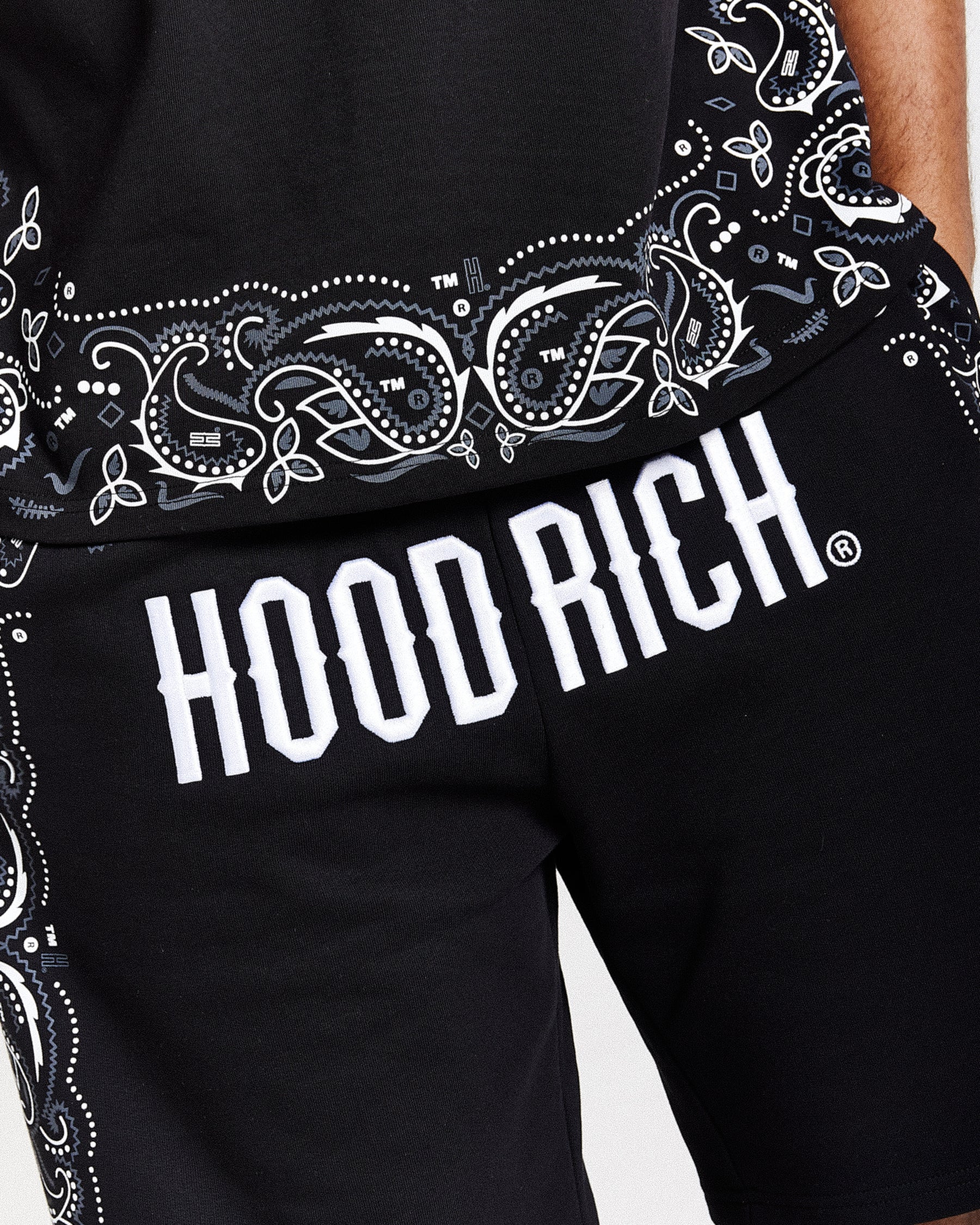 Motif Oversized Shorts - Black/White/Grey