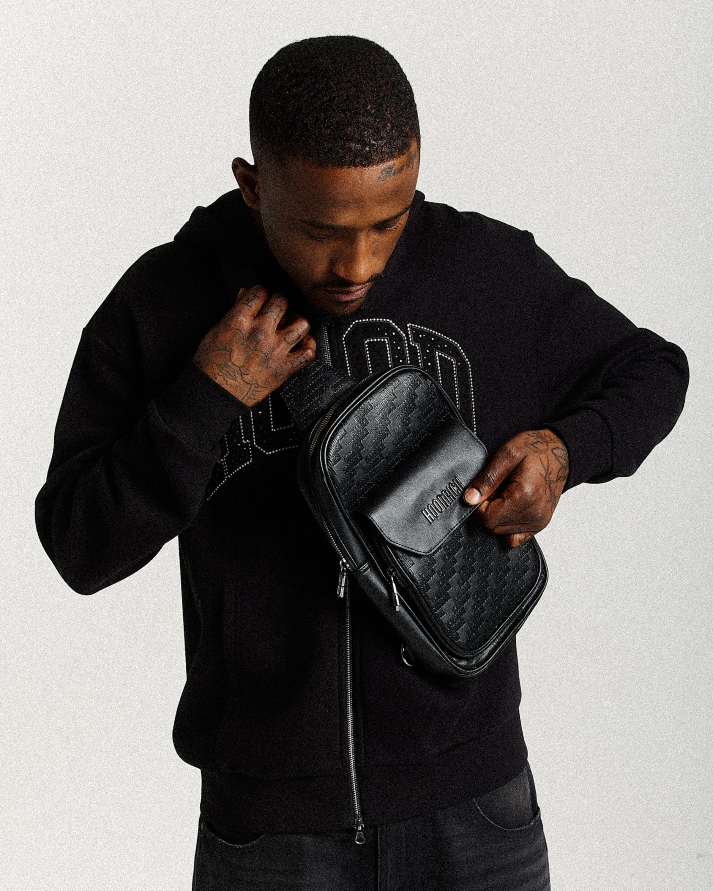 HOODRICH ブラック ショルダーバッグ 値下げ可能です Men's Bags | Body Bags, Backpacks & Mini Bags | Hoodrich